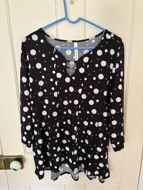 NY Collection Black and White Polka Dot Tunic with Ring Accent